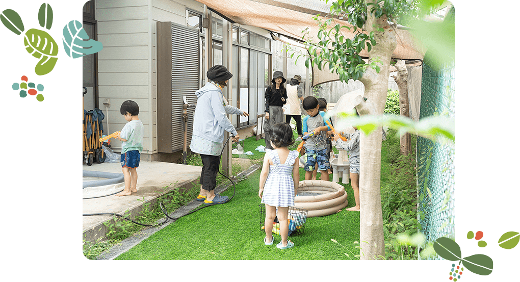 子供たちと触れ合う様子